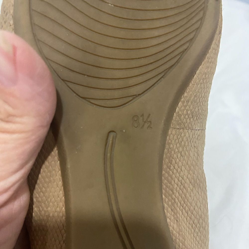 Bandolino women’s tan faux suede ballet flats size 8.5 - Picture 5 of 7
